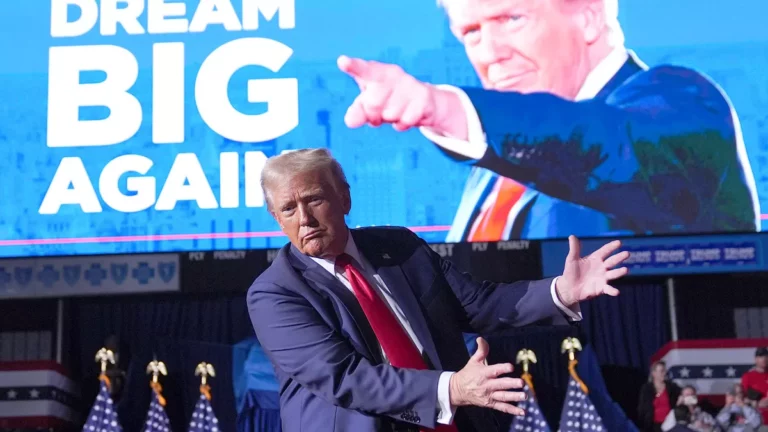 Donald Trump promete fechar fronteiras e unir o país